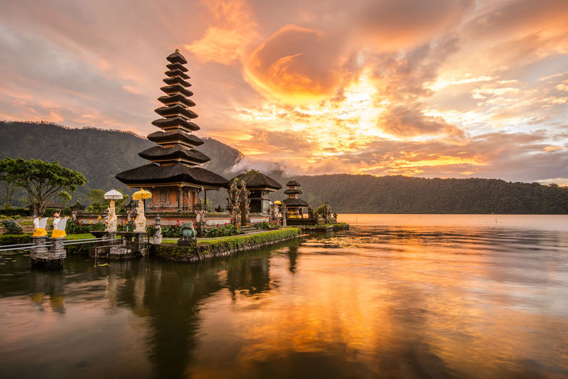Borobudur
, Yogyakarta
, Toraja
, Bali
, Lombok
, Komodo-Flores, Indonesia